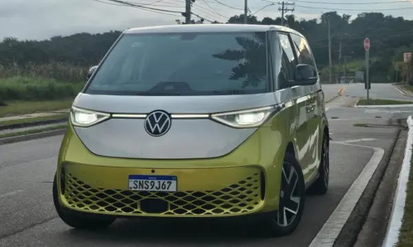 Alemão viaja 80 mil km em carro elétrico e espera pelo Guinness