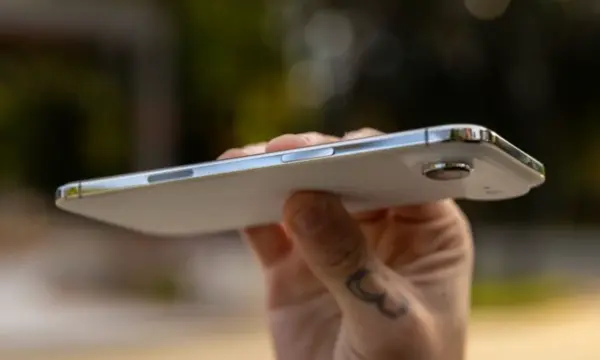 iPhone Air 2 vazou: ultrafino da Apple terá uma câmera a mais e melhoria na tela