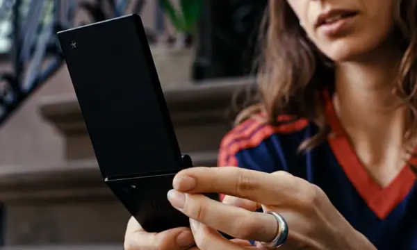 Celular de flip voltou: sem TikTok ou Instagram, celular tem câmera de 50 MP