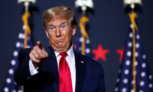 Aliados de Trump e democratas criticam resposta da Casa Branca após ataques de IA