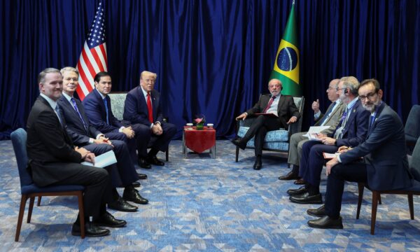 Governo tenta reabrir negociação do tarifaço em reunião com representante dos EUA