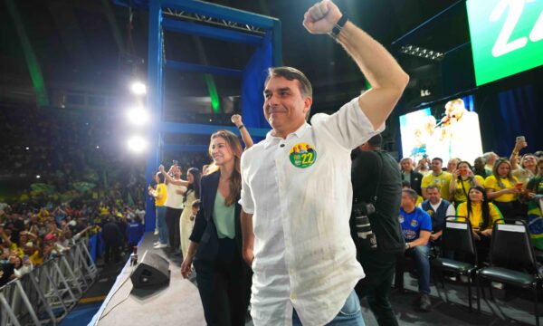 Campanha de Flávio tenta frear PEC do fim da 6×1 e aposta em falta de tempo