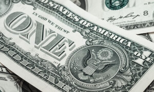 Reservas de stablecoins em corretoras seguem caindo, mas Binance aumenta sua dominância