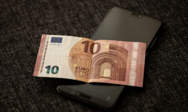 Dirigente do BCE afirma que euro digital oferecerá privacidade maior do que transações bancárias comuns