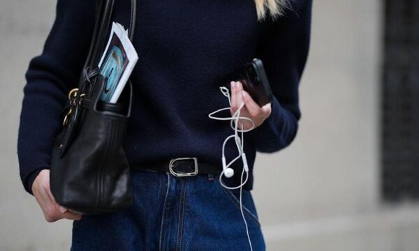 Câmeras digitais e fones com fio estão de volta. Mas por quê?