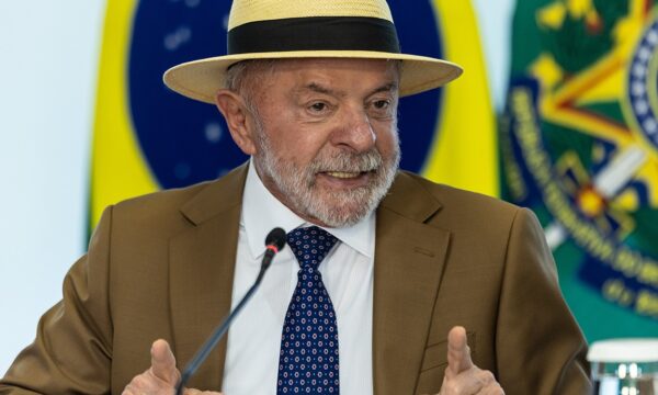 Lula diz que quer falar com Trump sobre negócios e eleição: 'Que ele não se meta'