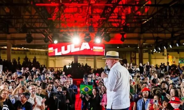 Eleições 2026: Lula lança campanha de chapéu e com vídeo para Lula de 1979