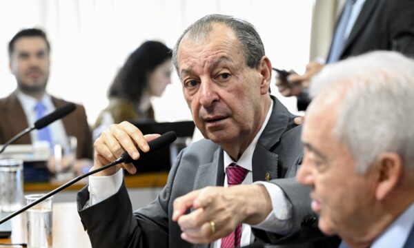 Senadores da base de Lula articulam votação da PEC do fim da escala 6×1 para 2 de setembro