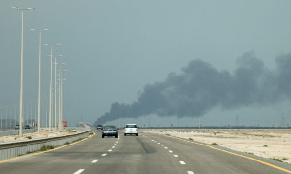 Paralisação em oleoduto da Arábia Saudita ameaça perda de 4% da oferta global de petróleo