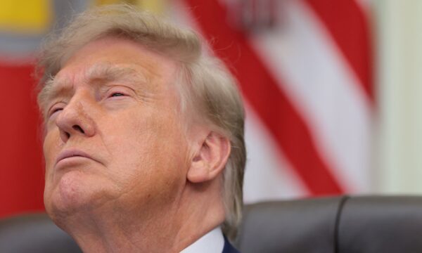 Dívida dos EUA passa de R$ 200 trilhões. Por que Trump não consegue frear a alta?