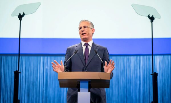 Conflito no Oriente Médio pode encarecer produtos e pressionar inflação, diz CEO da Nestlé