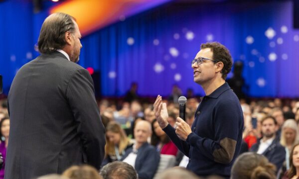 Hora de frear? No mesmo palco, CEOs de Anthropic e Nvidia divergem sobre futuro da IA