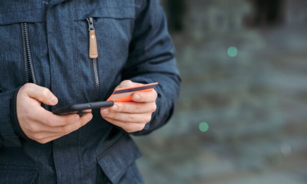 Revolut vaza dados de clientes após receber e-mail falso de governo