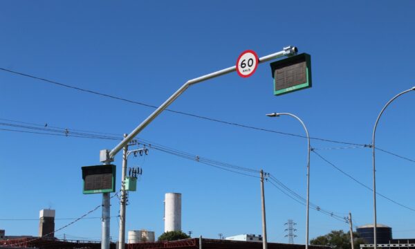 Radares que medem velocidade média serão testados em 8 estados
