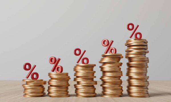 Juros futuros avançam com petróleo acima de US$ 101 e subvenção estendida