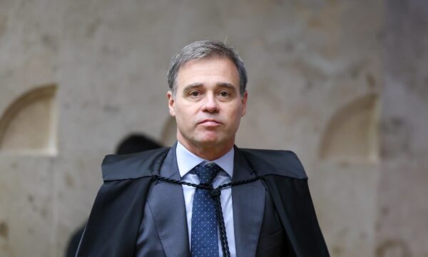 Em uma semana, André Mendonça dispara e conquista 1,3 milhão de seguidores
