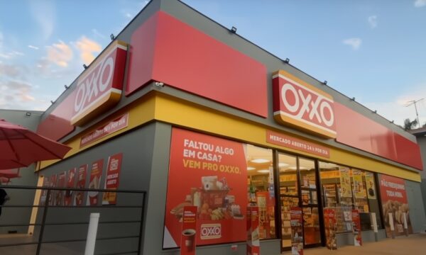 Justiça condena Oxxo a pagar R$ 2 milhões por expor funcionários a assaltos