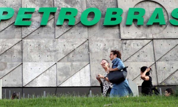 Petrobras (PETR4): Ajuste no preço do diesel reduz defasagem para 22% e novos aumentos continuam no radar