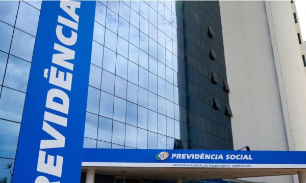 Fila do INSS cai para 1,2 milhão de pedidos que aguardam análise