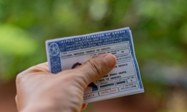CNHs vencidas desde junho voltam a valer até dezembro; veja nova data de renovação