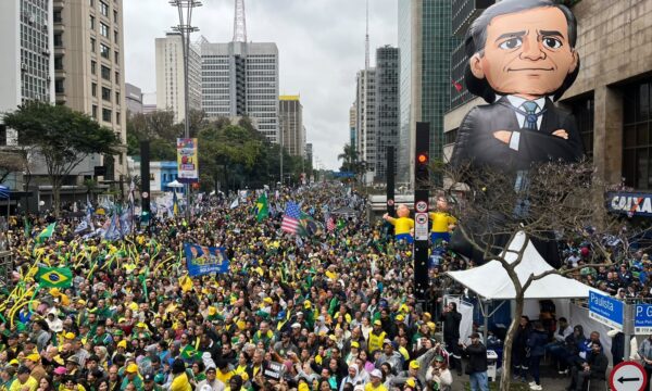 Em propaganda eleitoral, Lula foca em fim da jornada 6×1 e Flávio exibe atos do 7 de Setembro
