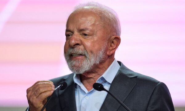 Ato de Lula na Paulista tem confusão após PM pedir retirada de caminhões